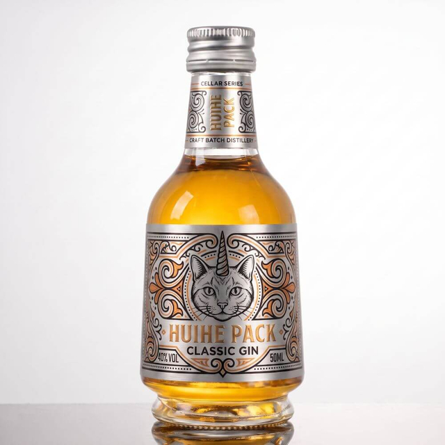 Kleine 50-ml-Alkoholfl&auml;schchen aus klarem Milchglas mit Schraubverschluss