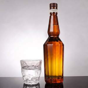 Hexagonale Winkelglas Whiskyflasche mit langem Hals